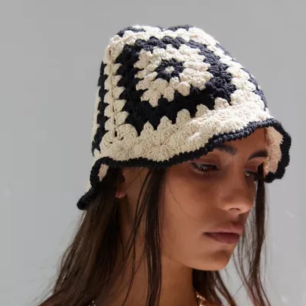 NWOT Urban Outfitters Granny Square Crochet Bucket Hat